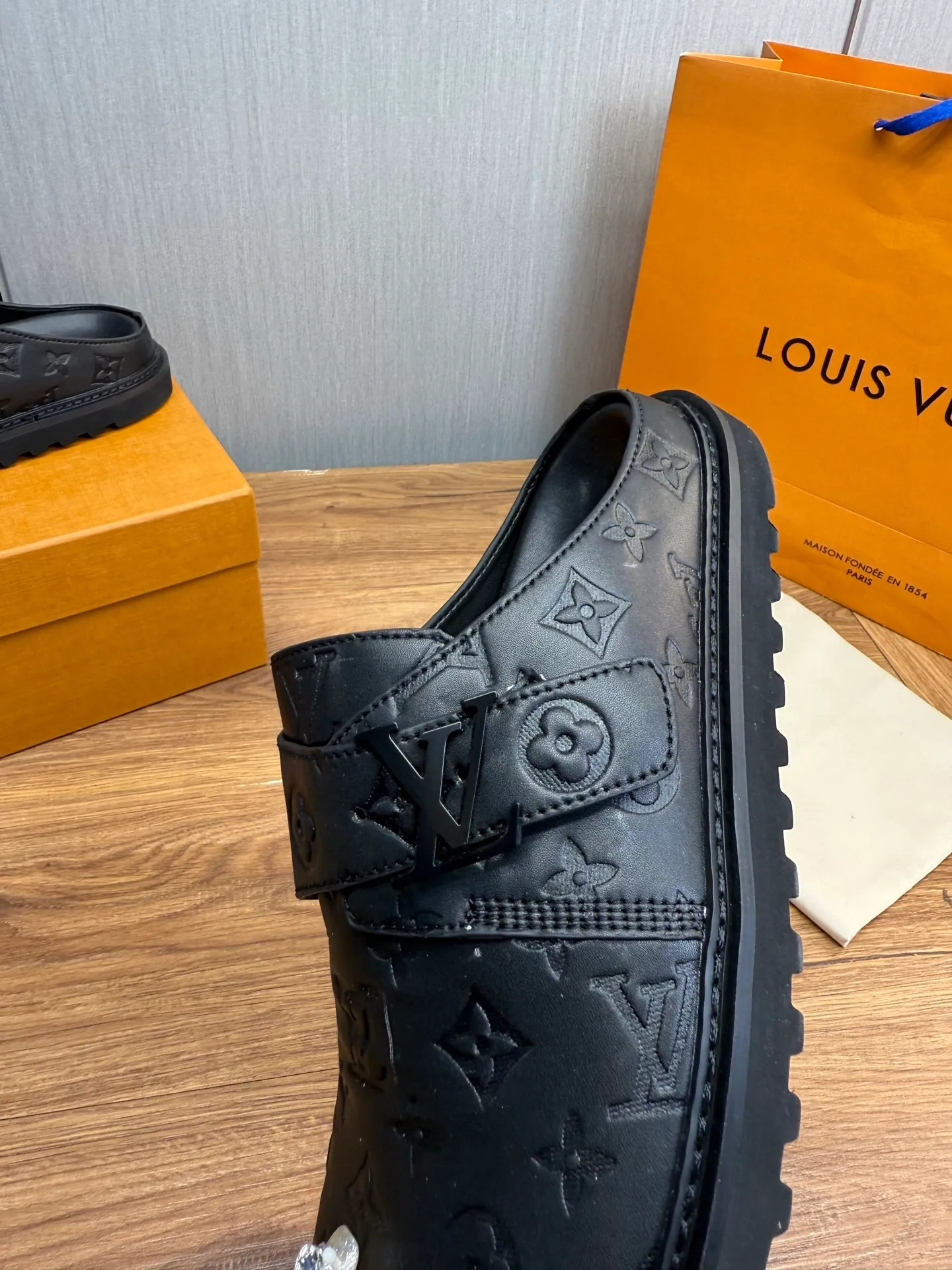 Men's men's shoes 460💰 Lv. Popular couple slippers hot sale🩷💚 🩴Official website one to one production 35-45 sizes 45 46 🉑️Customized!